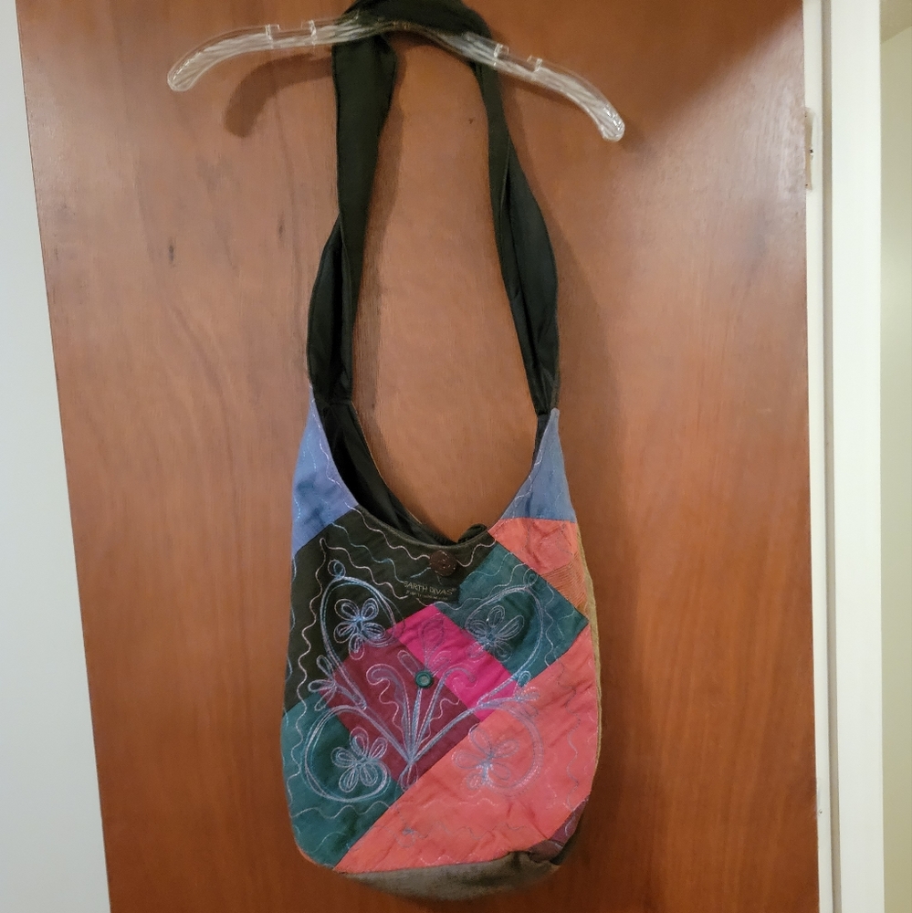 Earth divas tote bag